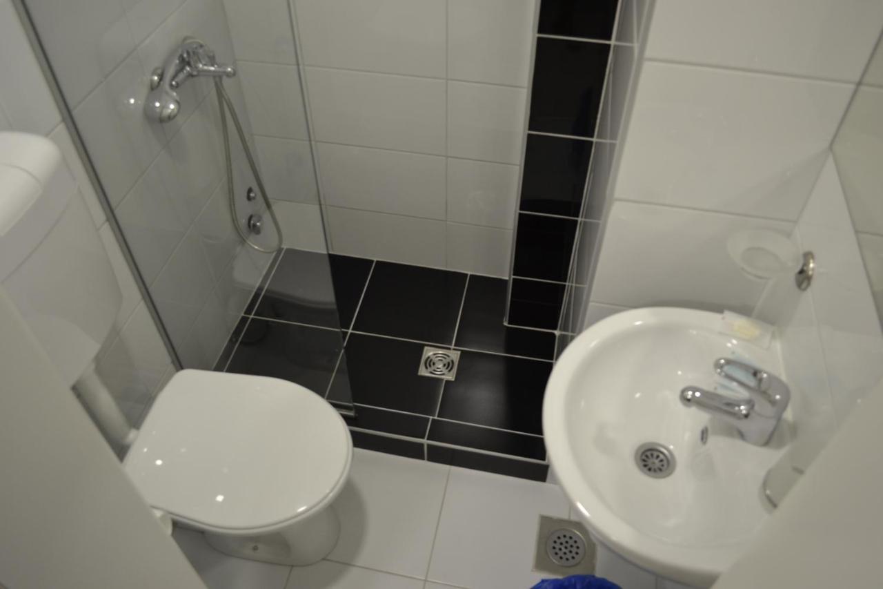 Ada Hostel *